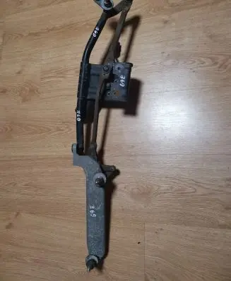 Hyundai Trajet Front wiper linkage and motor
