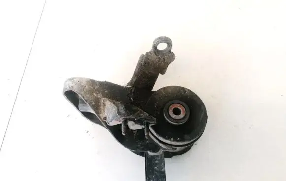 Mazda 626 Engine mount bracket