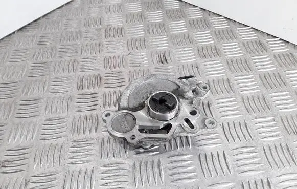 Volkswagen Jetta VI Vacuum pump 03L145207