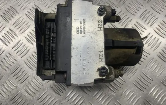 Audi A4 S4 B5 8D ABS Pump 8D0614111