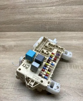 Toyota Corolla Verso AR10 Fuse module 892210F010