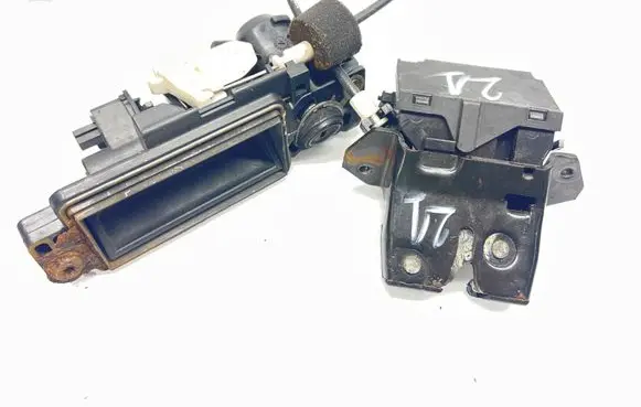 Mercedes-Benz E W211 Loading door lock A1717500085 A2037500693