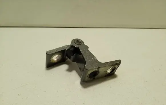 Skoda Kamiq Front door lower hinge 8X0831404E 8X4833406A