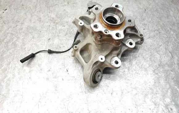 BMW i4 Rear wheel hub spindle/knuckle 6893274 6899175 14605610
