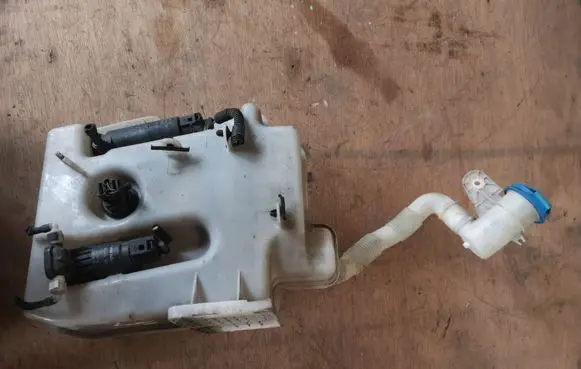 Volkswagen Scirocco Windshield washer fluid reservoir/tank 1K0955453Q