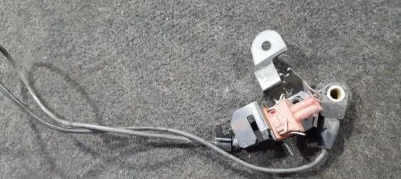 Saab 900 Detonation knock sensor 0261231079