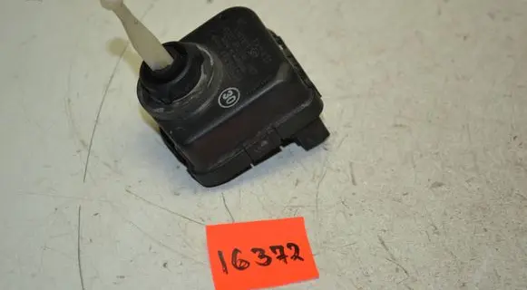 Headlight level adjustment motor