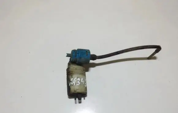 Volkswagen Golf II Windscreen/windshield washer pump 333955651