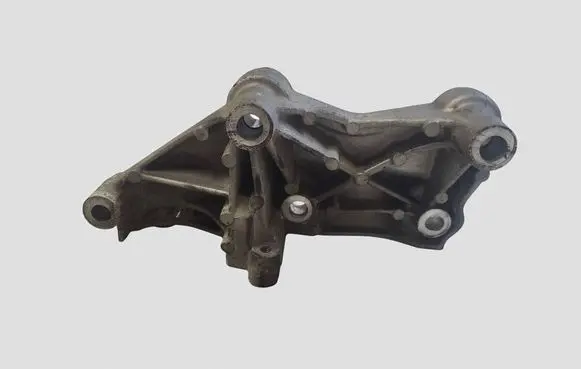 Nissan Qashqai Generator/alternator bracket 117102017R