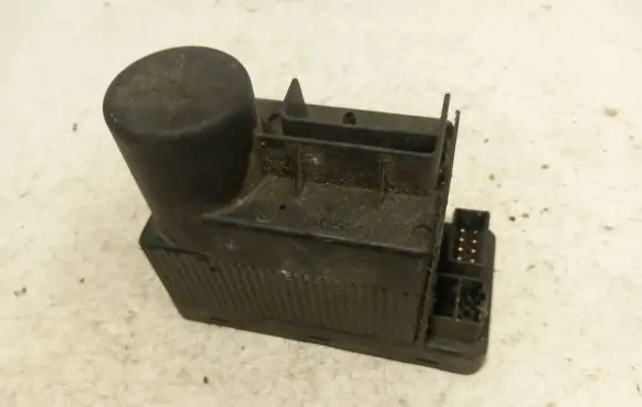 Mercedes-Benz C W202 Central locking vacuum pump 2028000048 0132006331