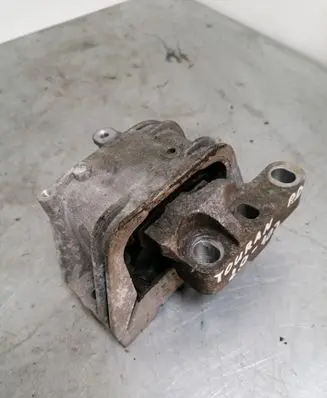 Volkswagen Touran I Engine mount bracket 1K0199262