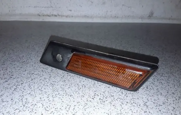 BMW 3 E36 Front fender indicator light 63138353224 8353224