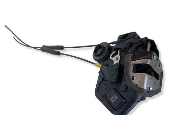 Toyota Corolla Verso AR10 Rear door lock A046696