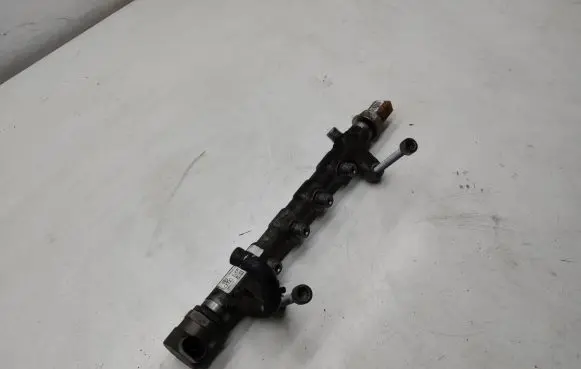 Volkswagen Tiguan Fuel main line pipe 03L130089P 1700000576