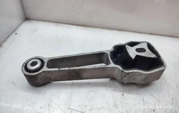 Land Rover Evoque I Engine mount bracket