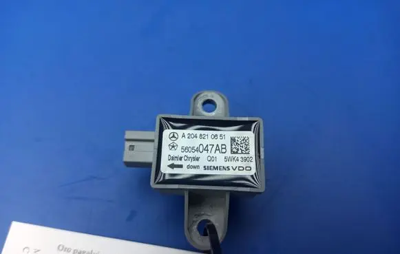 Mercedes-Benz C W204 Airbag deployment crash/impact sensor A2048210651 5WK43902 56054047AB
