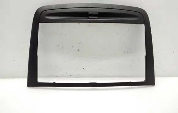 Mercedes-Benz Vito Viano W639 Radio/GPS head unit trim A6396891639