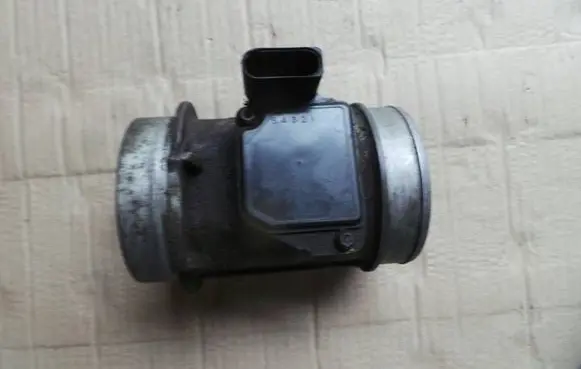 Volkswagen PASSAT B5.5 Mass air flow meter 059906461D