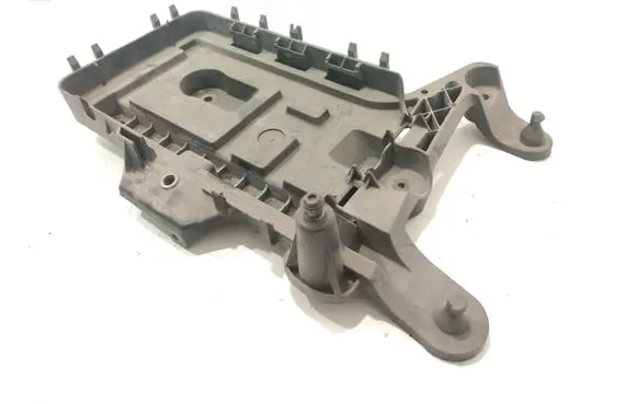 Volkswagen PASSAT B6 Battery tray 1K0915333