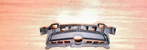 Opel Vectra C Front bumper upper radiator grill 13260028 551004542