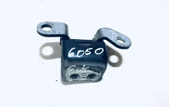 Honda CR-V Rear door lower hinge