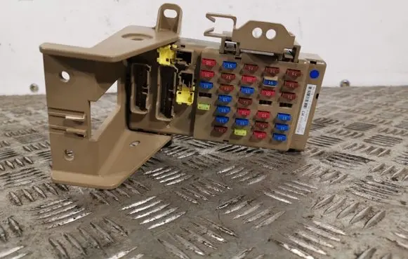 Subaru Forester SJ Fuse module 82201FJ100