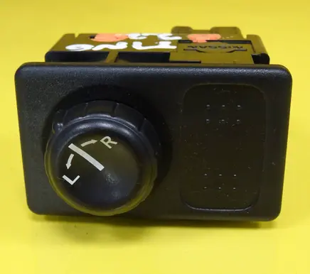 Nissan Almera Tino Wing mirror switch