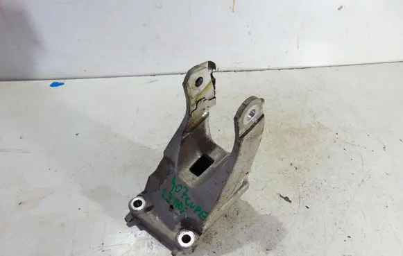 Peugeot 407 Gearbox mounting bracket 9653919280