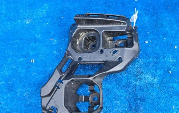 BMW 2 F44 Rear bumper mounting bracket 8494946
