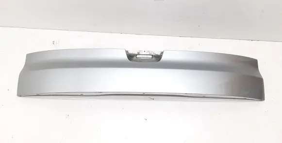 Tailgate trim