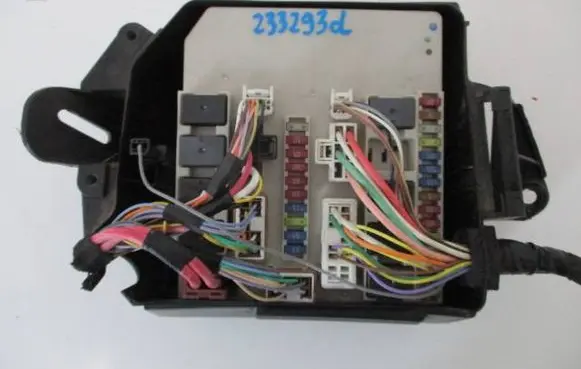 Renault Modus Fuse module 233293D