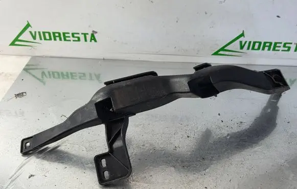 Front bumper mounting bracket