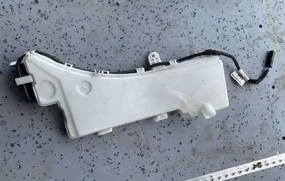 Citroen Jumpy Windshield washer fluid reservoir/tank 9826400780 A2C97931200 9810819180