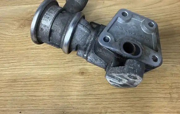 Skoda Octavia Mk2 (1Z) EGR valve 06A131166E
