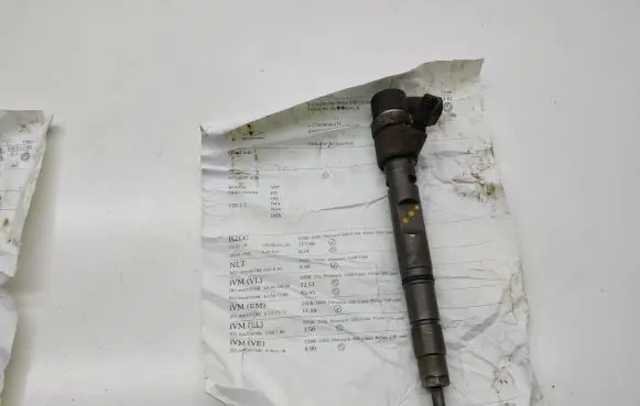 Audi A8 S8 D3 4E Fuel injector 0445110158