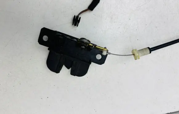 Volkswagen PASSAT B5.5 Tailgate/trunk/boot lock/catch/latch 3B9827505