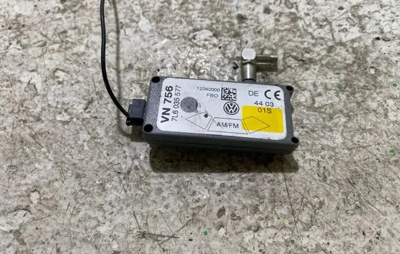 Volkswagen Touareg I Antenna control unit 7L6035577 VN756