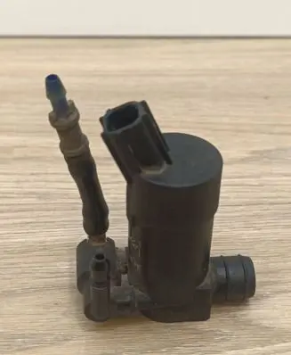 Volvo XC70 Windscreen/windshield washer pump