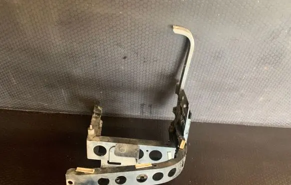 Audi A8 S8 D2 4D Fender mounting bracket 4D0821137A
