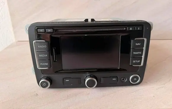 Volkswagen PASSAT B7 Radio/CD/DVD/GPS head unit 3C0035270