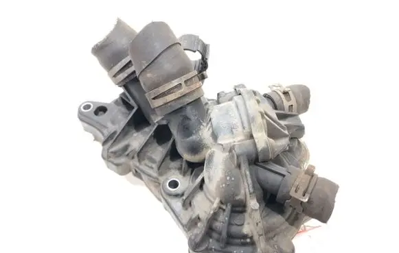 Skoda Octavia Mk3 (5E) Oil filter mounting bracket 04E121042A