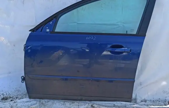 Volvo V50 Front door Melyna
