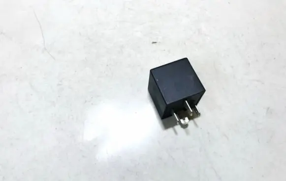 Volkswagen Golf III Other relay 191955529
