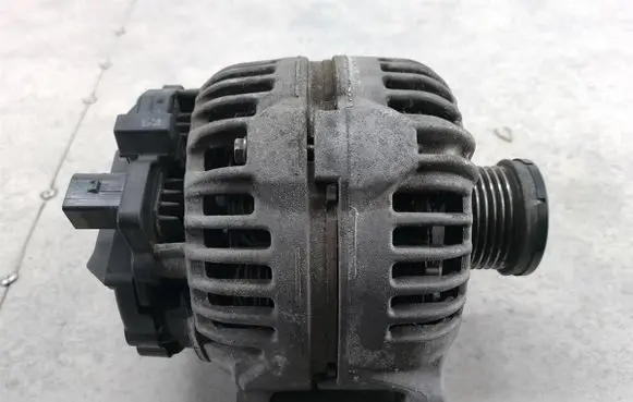 Audi A3 S3 8P Generator/alternator 03C903025F