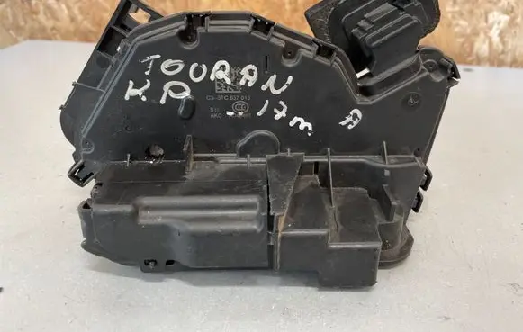 Volkswagen Touran III Front door lock 5TC837015