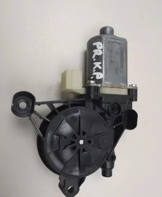 Skoda Octavia Mk3 (5E) Front door window regulator motor 5Q0959801