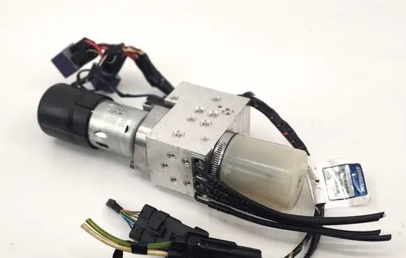 Peugeot 207 CC Convertible roof hydraulic pump 9674392280