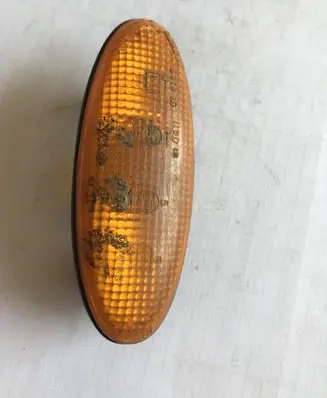 Mazda 626 Front fender indicator light 21461612