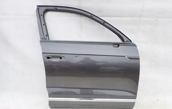 Volkswagen Touareg III Front door