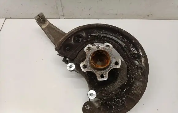 Front wheel hub